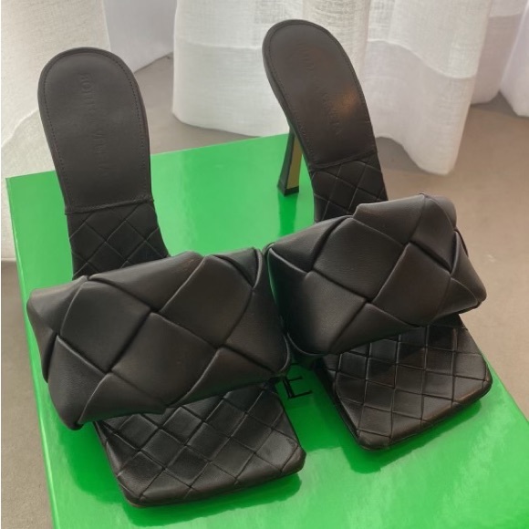 Bottega Veneta Shoes - NWT BOTTEGA VENETA BLACK LIDO SANDAL SIZE 37